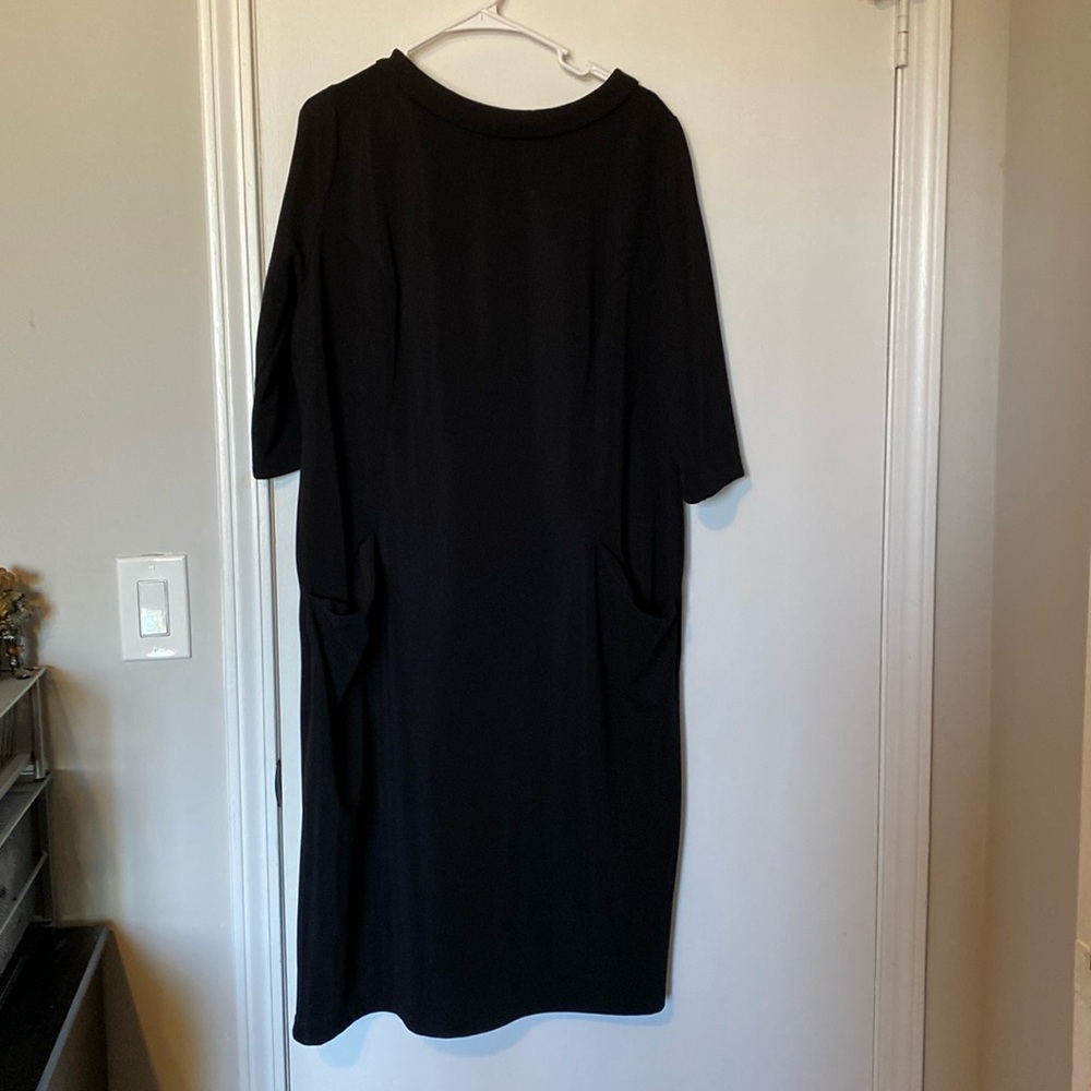 Laura Bettini Classic black boatneck dress
Size xxl